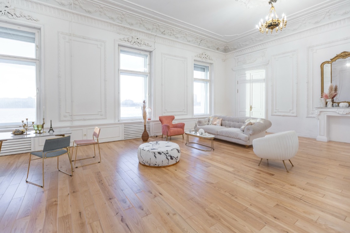 Sekrety trwałości: Jak dbać o podłogę drewnianą, aby służyła przez lata